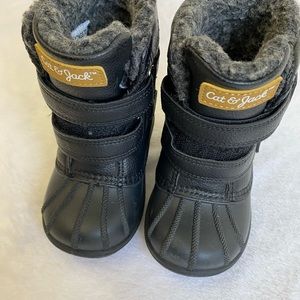 Toddler lined winter boots.